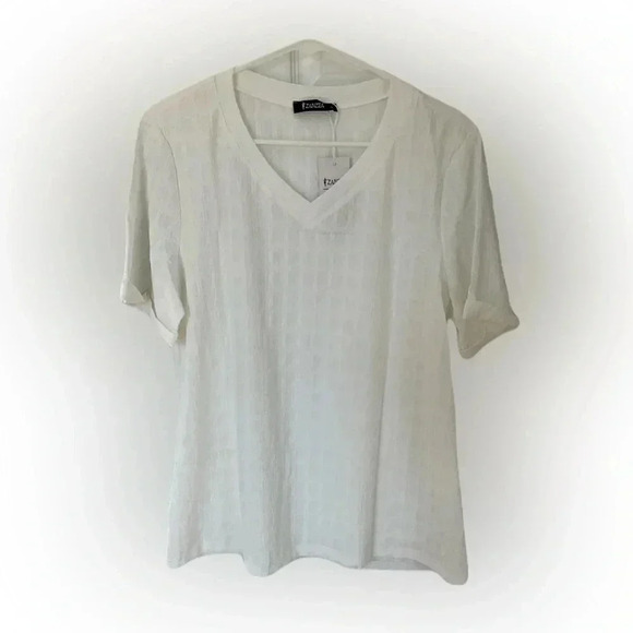 Nwt Women’s White Blouse With A Square Pattern Short Sleeve. Size M. - Picture 1 of 3